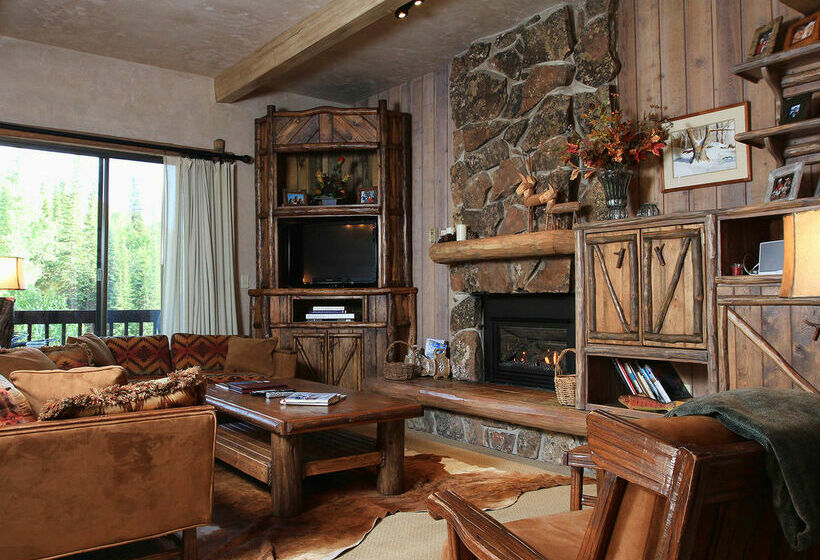 هتل Storm Meadows Townhomes