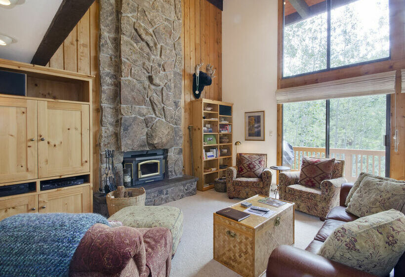 هتل Storm Meadows Townhomes