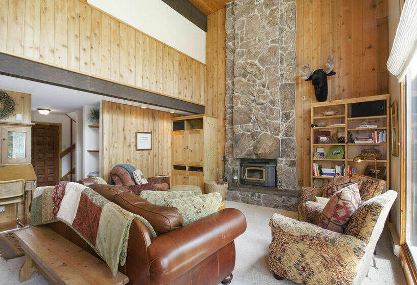 هتل Storm Meadows Townhomes