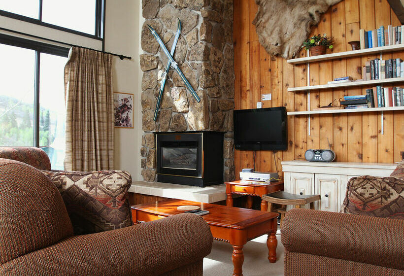 هتل Storm Meadows Townhomes