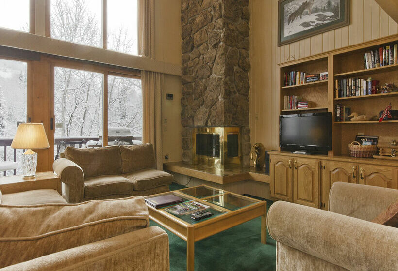 هتل Storm Meadows Townhomes