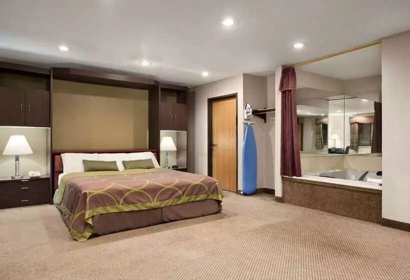 هتل Super 8 By Wyndham Green Bay I43 Bus. Park