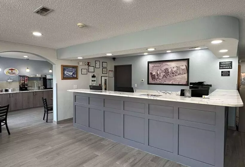 هتل Super 8 By Wyndham Green Bay I43 Bus. Park