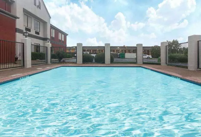 בית מלון כפרי Super 8 By Wyndham Southaven