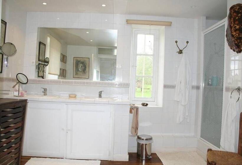 مبيت وإفطار Château Manoir De La Lèche