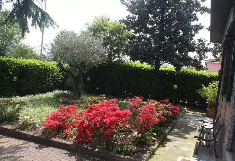 مسافرخانه Florentia