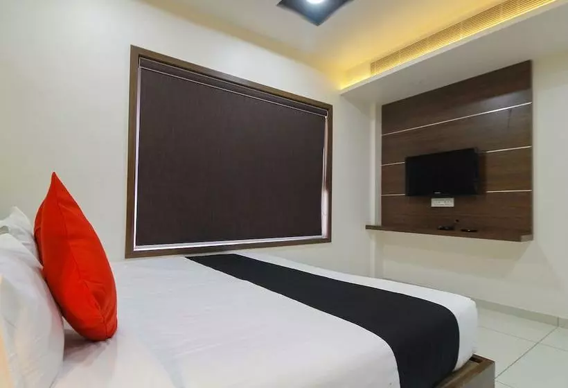 ホテル Capital O 29700 Le Moshe Inn