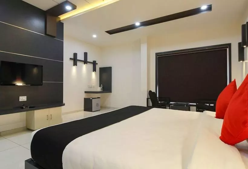 ホテル Capital O 29700 Le Moshe Inn