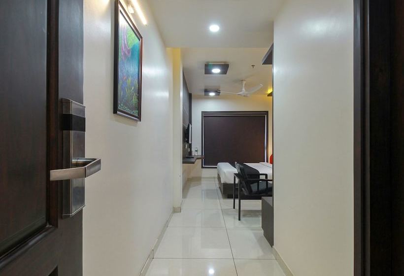 호텔 Capital O 29700 Le Moshe Inn