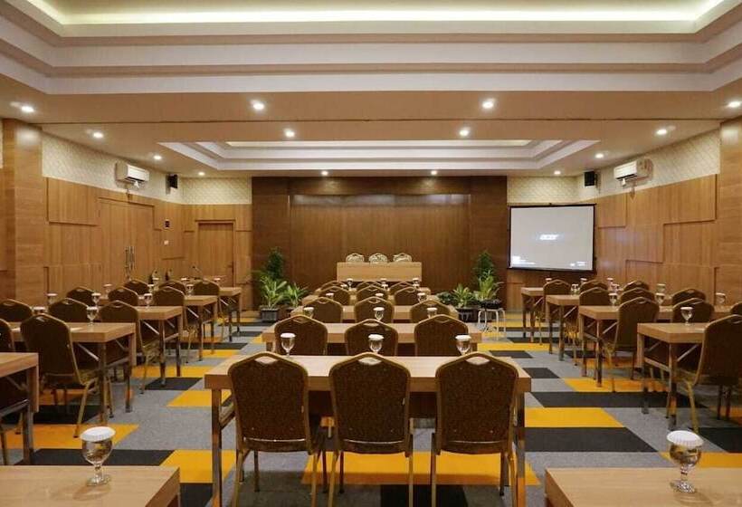 Front One Hotel Nganjuk