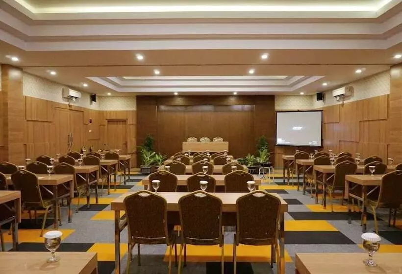 Front One Hotel Nganjuk