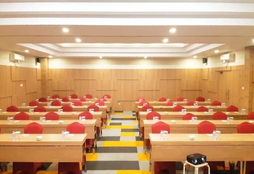 Front One Hotel Nganjuk