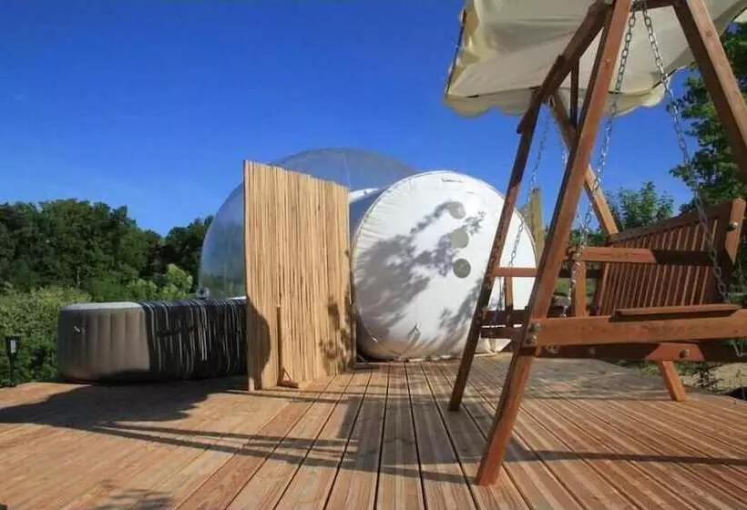 Hotelli Nébuleuse