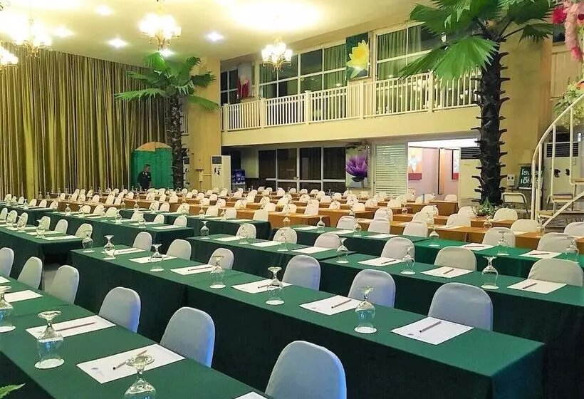 ホテル Nsiri Resort &