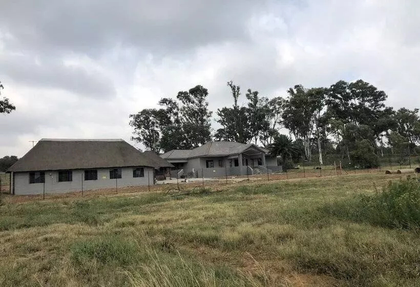 Hotelli Spendpenny Guest Farm