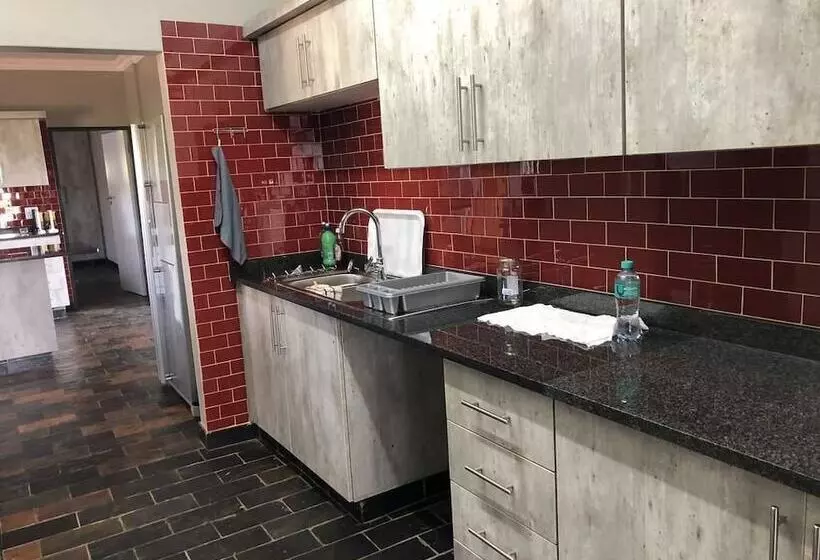 Hotelli Spendpenny Guest Farm