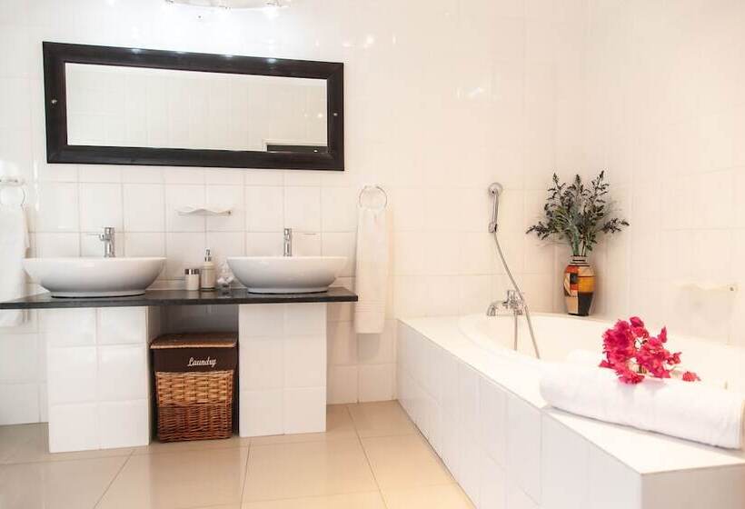 פנסיון Blue Diamond Lodge & Spa