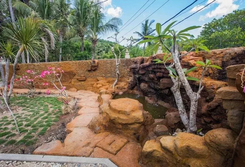 Majatalo Maha Guru Huts