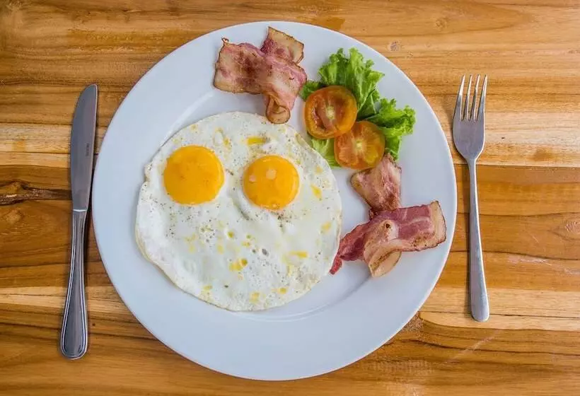 Majatalo Maha Guru Huts