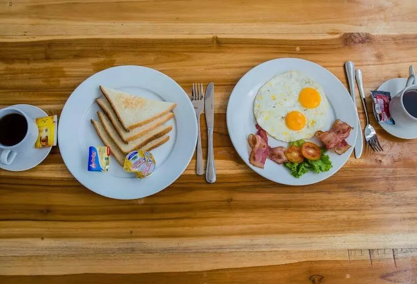 Majatalo Maha Guru Huts