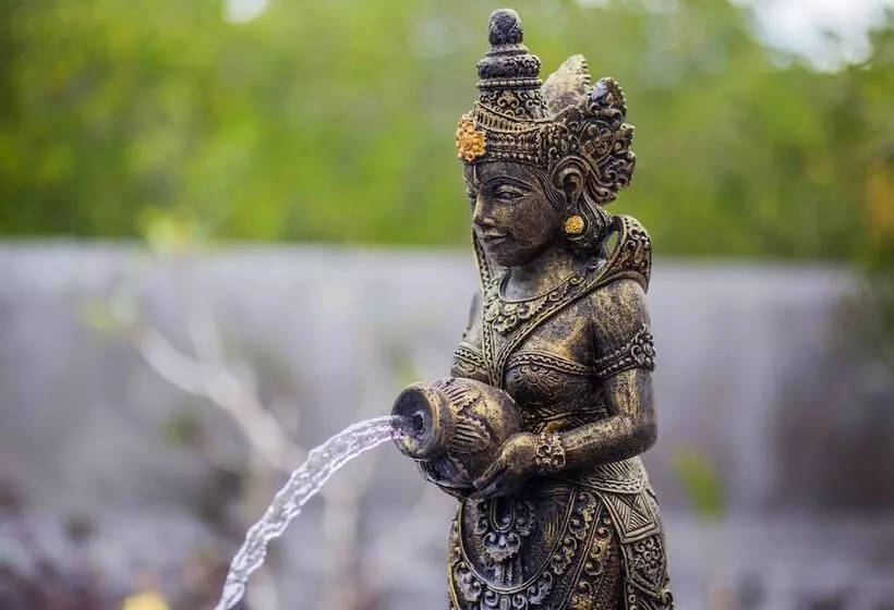 Majatalo Maha Guru Huts