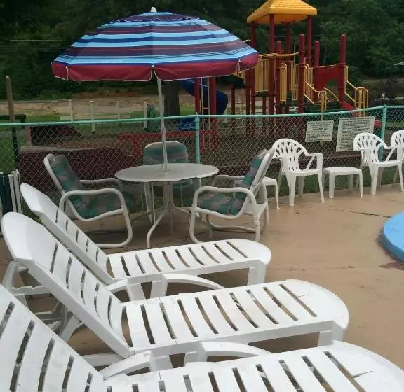 Perry S Motel And Cottages