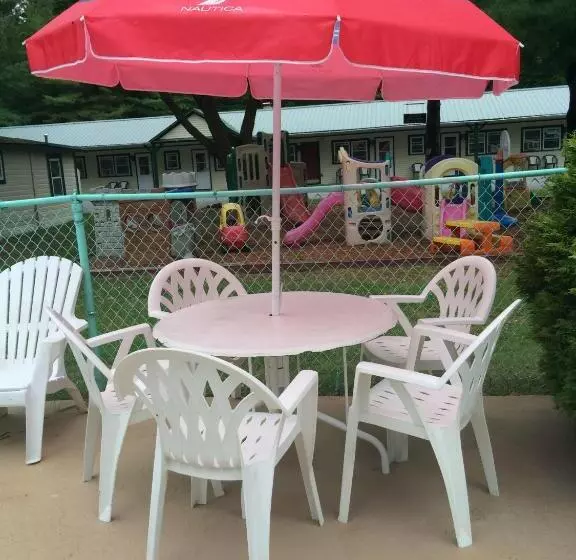 Perry S Motel And Cottages