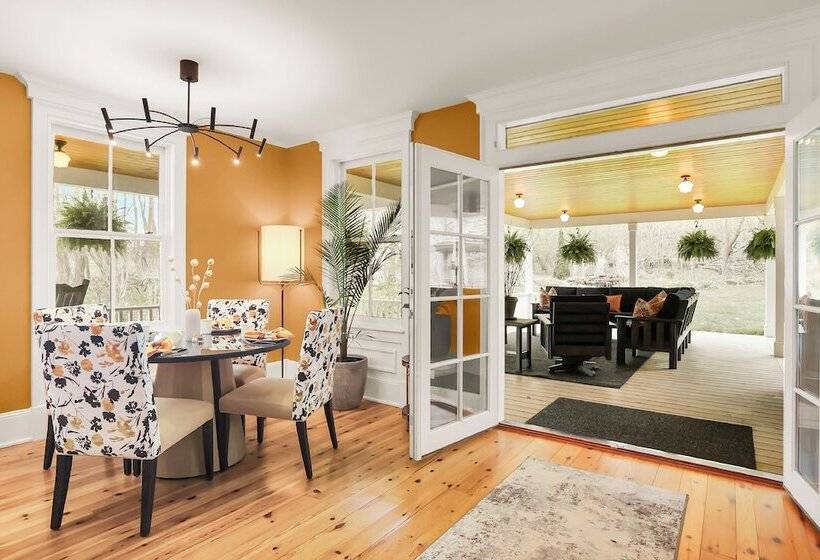 مبيت وإفطار The Royal Manor Inn