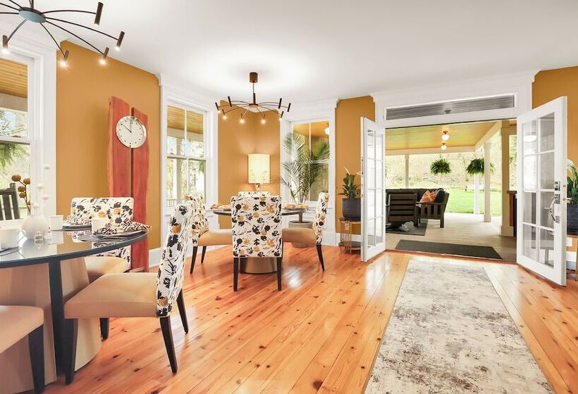 مبيت وإفطار The Royal Manor Inn