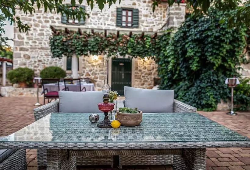 Heritage Hotel & Estate Raznjevica Dvori Ad 1307