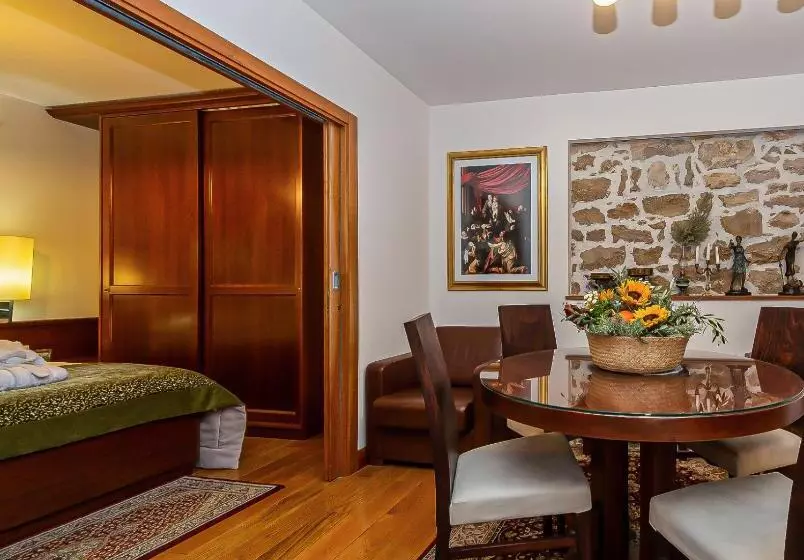 Heritage Hotel & Estate Raznjevica Dvori Ad 1307