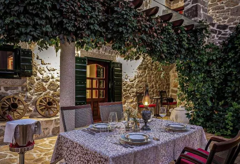 Heritage Hotel & Estate Raznjevica Dvori Ad 1307