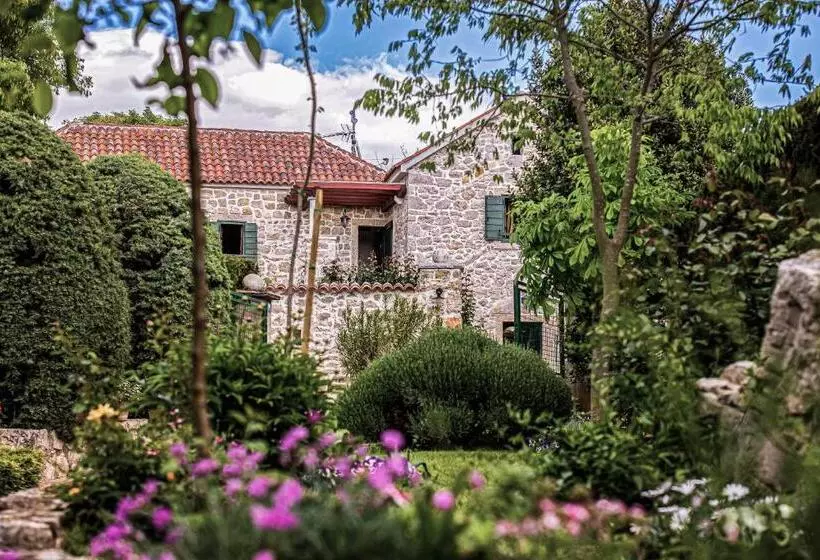 Heritage Hotel & Estate Raznjevica Dvori Ad 1307