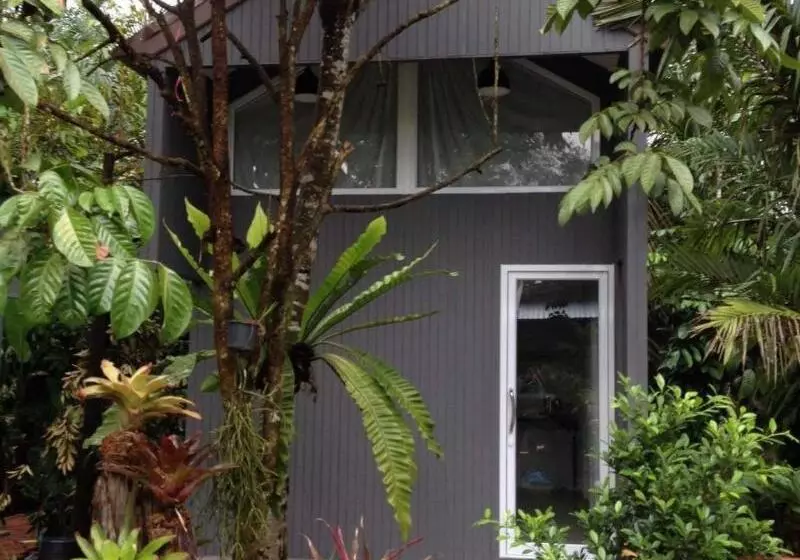 Hotelli Baan Rom Lom Yen