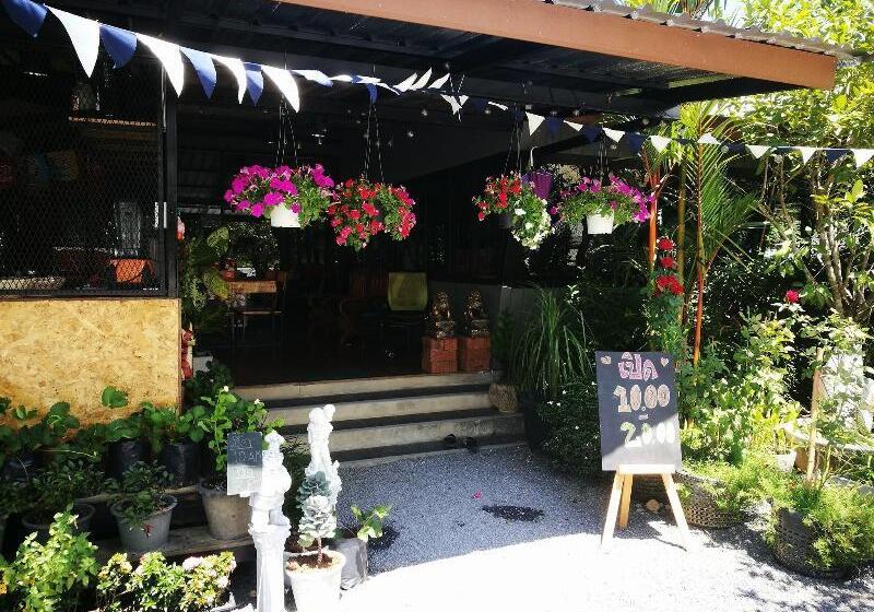 Отель Baan Rom Lom Yen