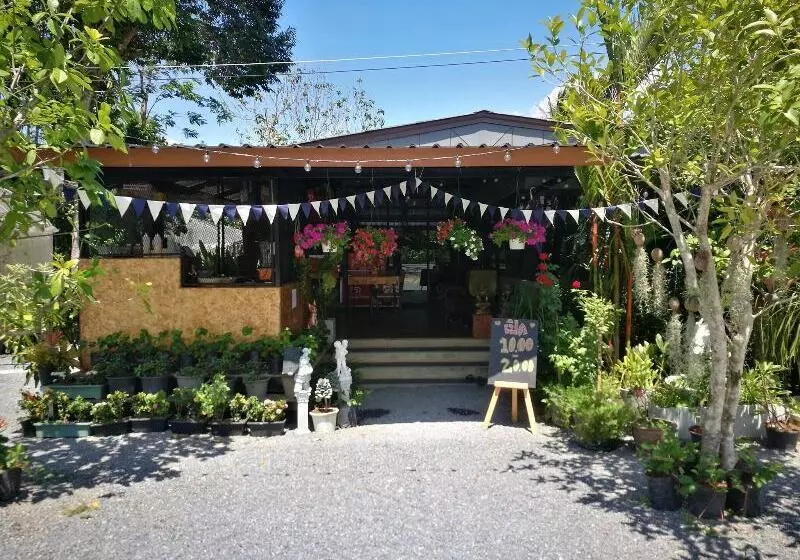 Hotelli Baan Rom Lom Yen