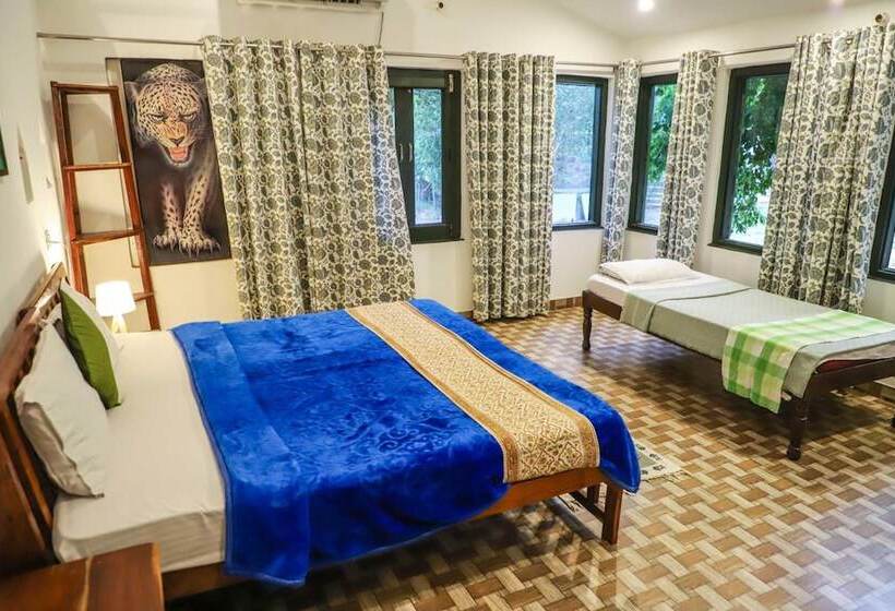 בית מלון כפרי Sariska Farms & Adventure