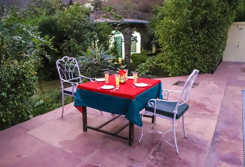 ホテル Sariska Farms & Adventure