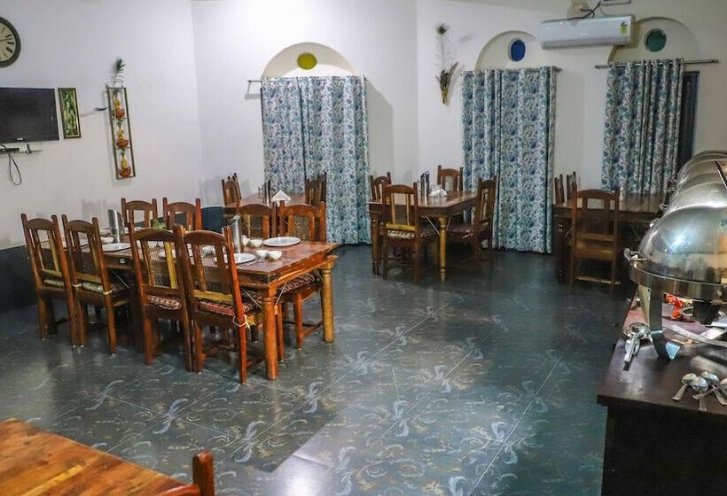 ホテル Sariska Farms & Adventure