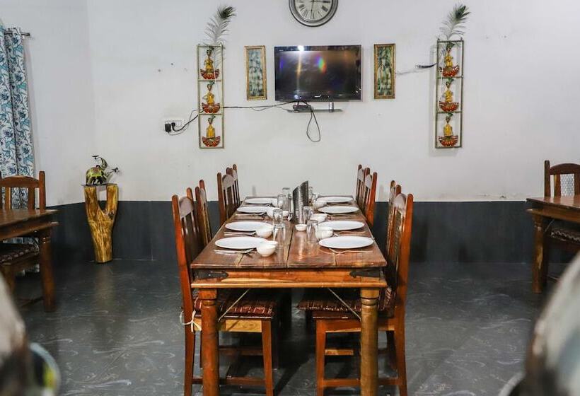 ホテル Sariska Farms & Adventure