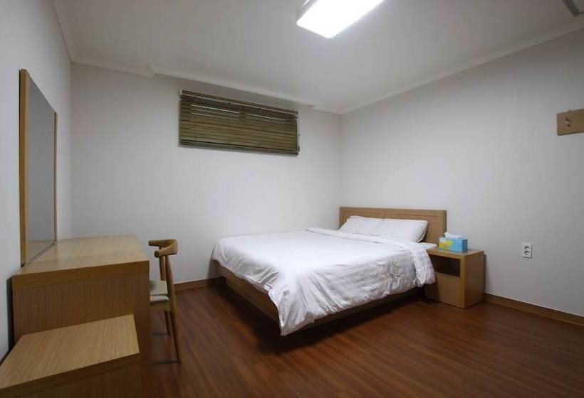 Prada Hotel & Pension