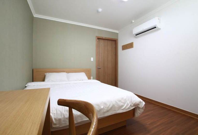 Prada Hotel & Pension