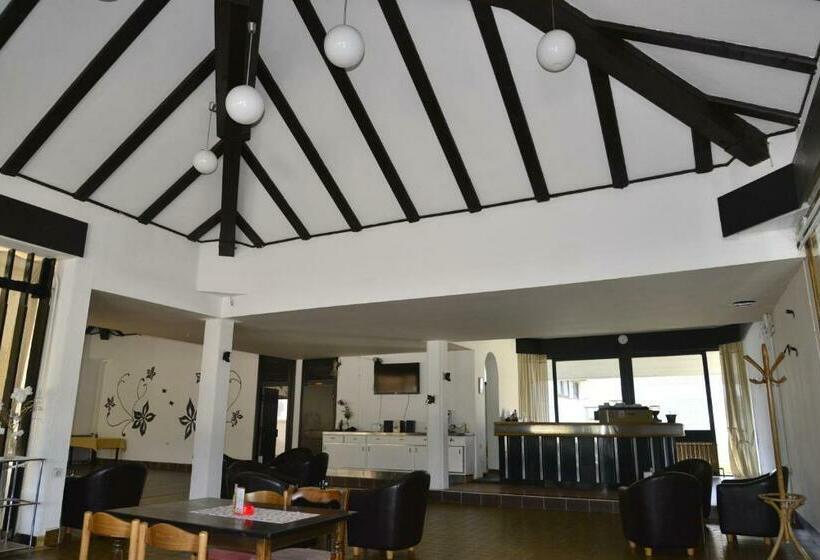 بنسيون Motel Licki Krovovi