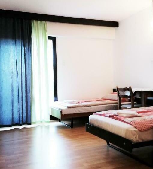 بنسيون Motel Licki Krovovi