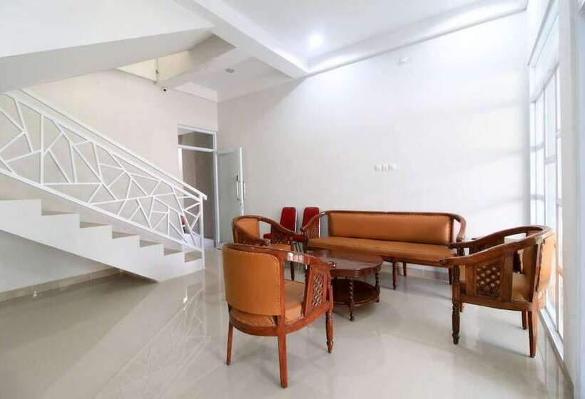 بنسيون Reddoorz Near Klaten Train Station