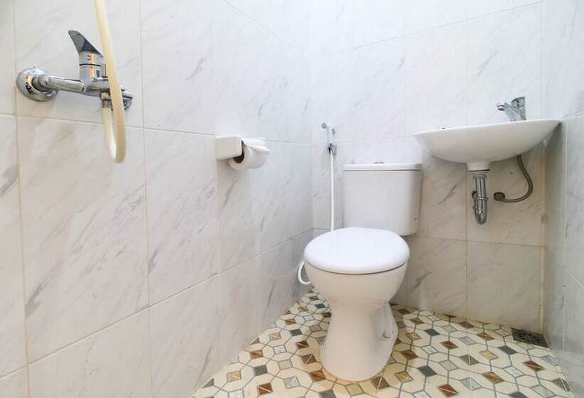 بنسيون Reddoorz Near Klaten Train Station