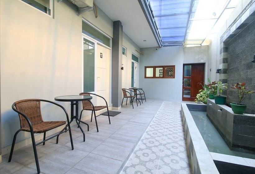 بنسيون Reddoorz Near Klaten Train Station