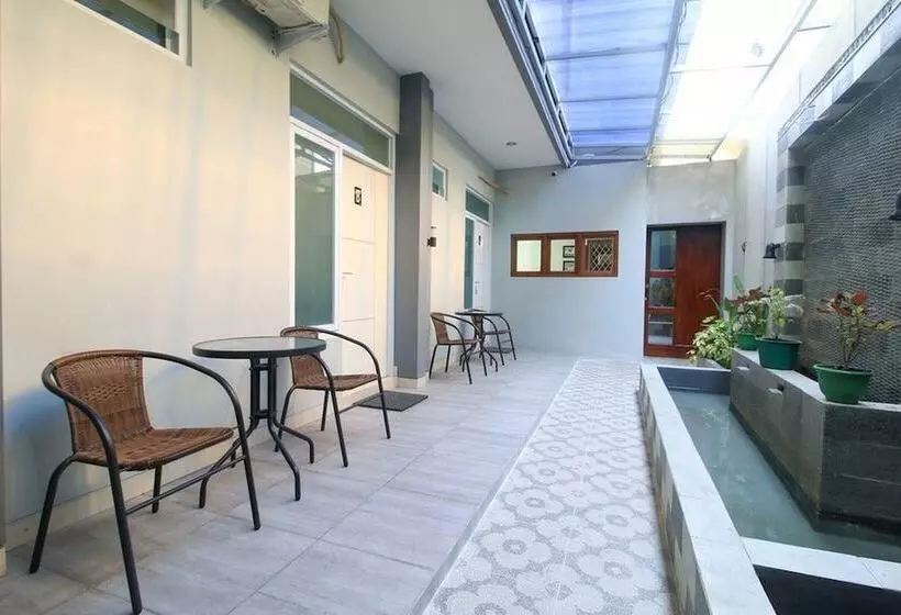 Majatalo Reddoorz Near Klaten Train Station