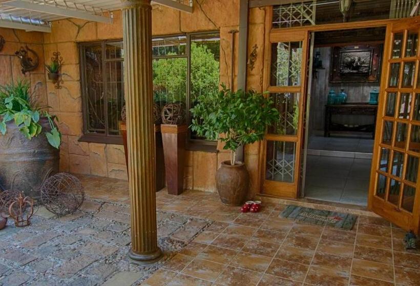 ペンション Rustic Forest Guest House