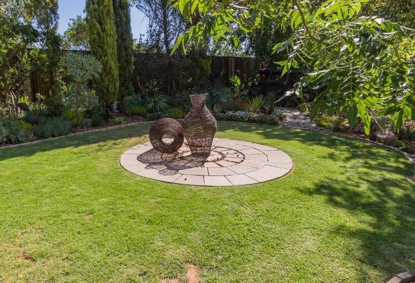 ペンション Rustic Forest Guest House